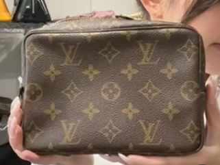 LOUIS VUITTON Pouch M47526 B0707APA98
