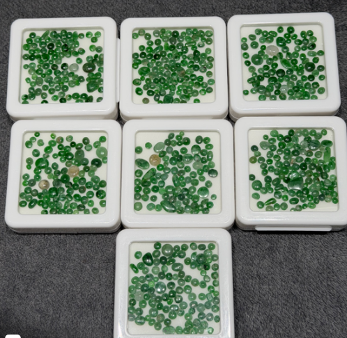 10ct Box of Natural Jade (from Burma) THAI0017