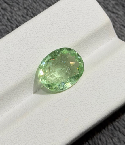 5.73ct Neon-green Paraiba (from Mozambique) with cert THAI0153