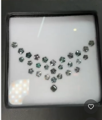 10.5ct Spinel Stars for SS DXBCS6513