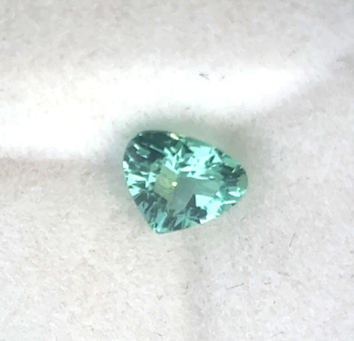 0.9ct GREENISH HEART AFRICA PARAIBA SINGLE DXBCS7178