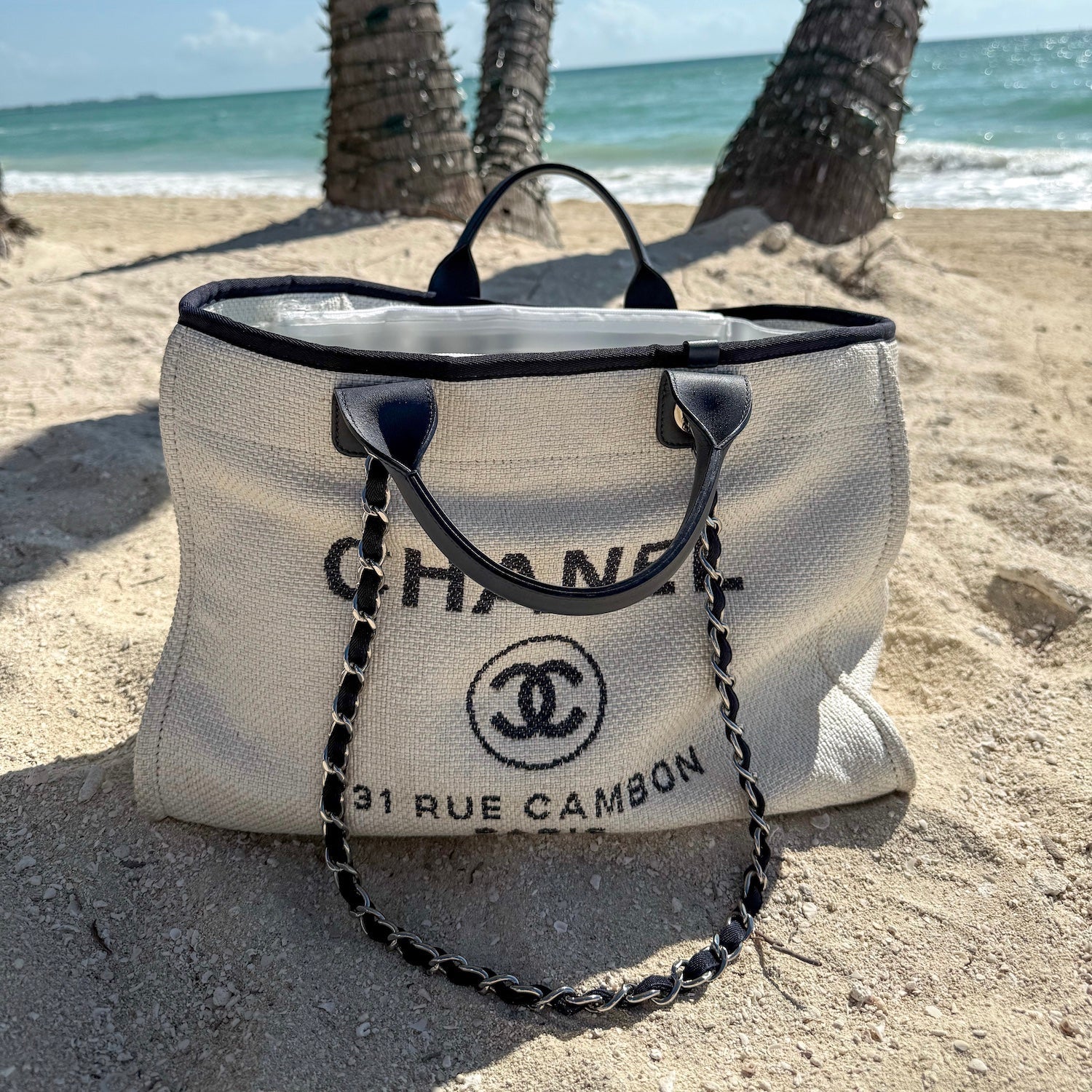 Universal Medium Tote Insert