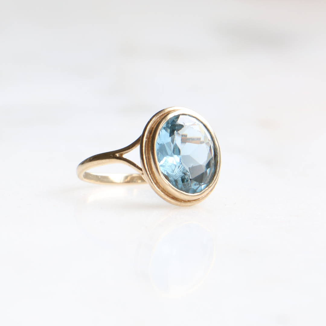 9ct Gold Vintage Oval Bezel Set Topaz Ring