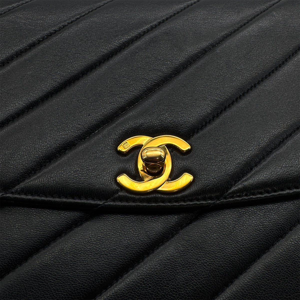 VINTAGE CHANEL BIAS STITCH CHAIN SHOULDER HAND BAG BLACK LAMB SKIN GOLD HARDWARE 90319587