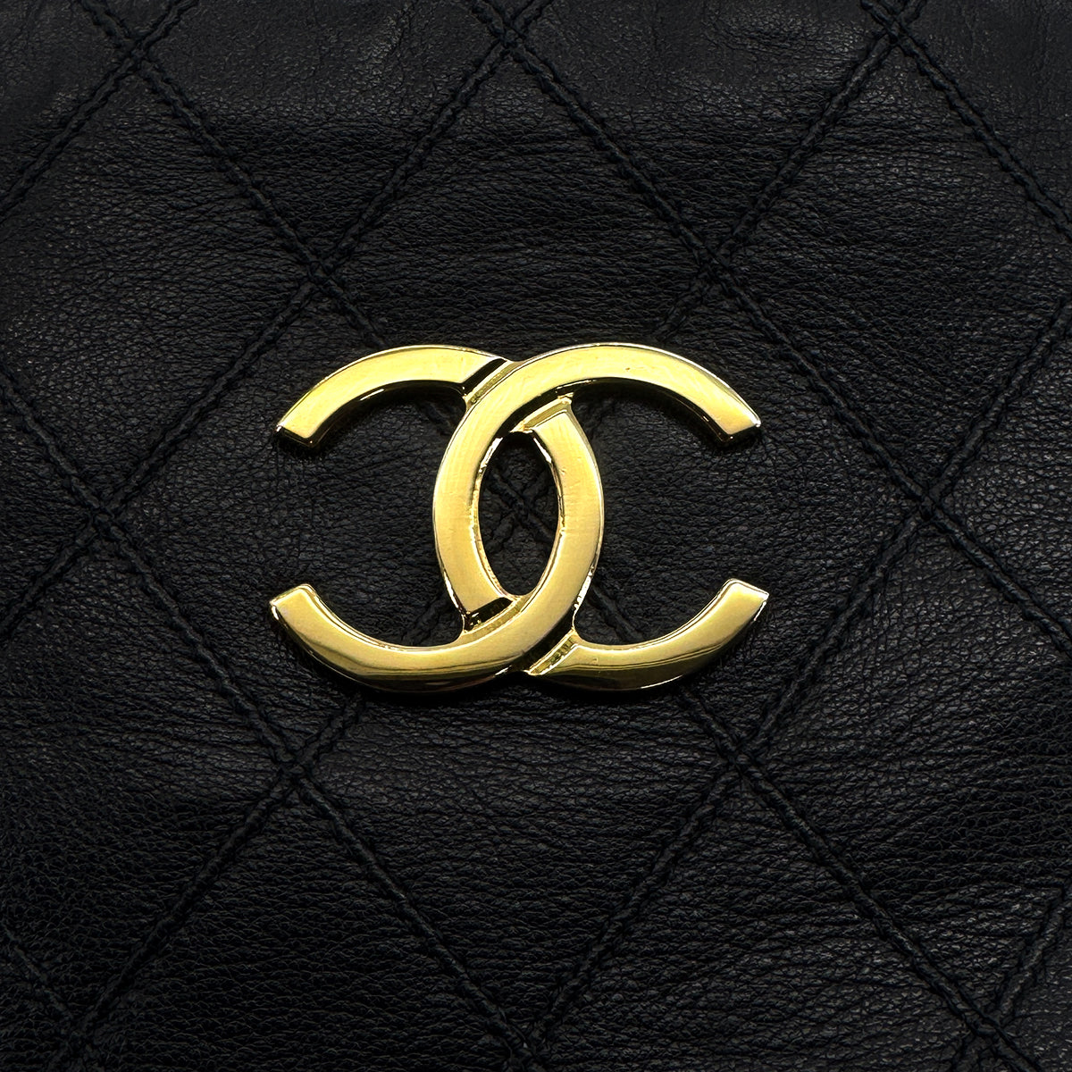 VINTAGE CHANEL BICOLORE DRAWSTRING CHAIN SHOULDER BAG BLACK LAMB SKIN GOLD HARDWARE 90319931