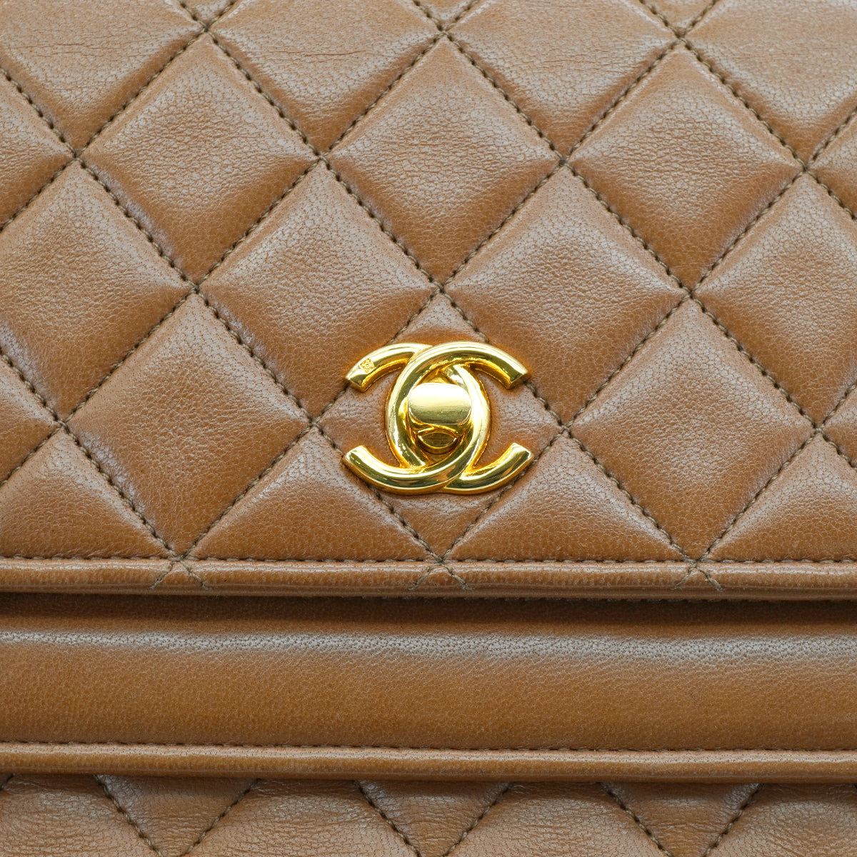 VINTAGE CHANEL MATELASSE CHAIN SHOULDER BAG BROWN LAMB SKIN GOLD HARDWARE 90334145