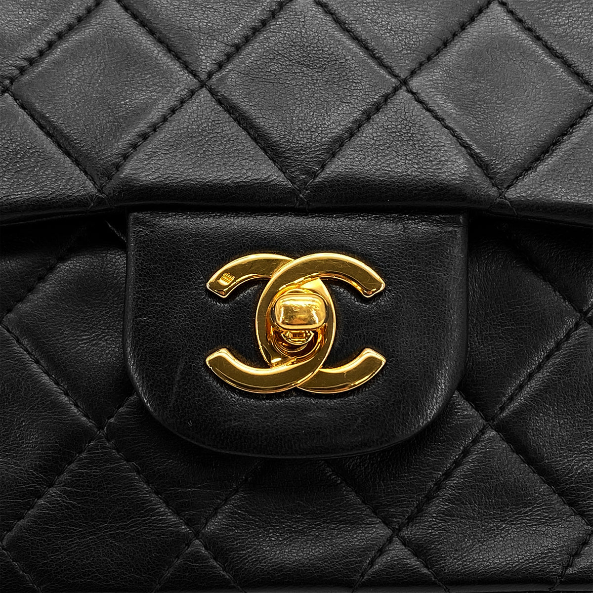 VINTAGE CHANEL CLASSIC FLAP MEDIUM CHAIN SHOULDER BAG BLACK LAMB SKIN GOLD HARDWARE 90327315