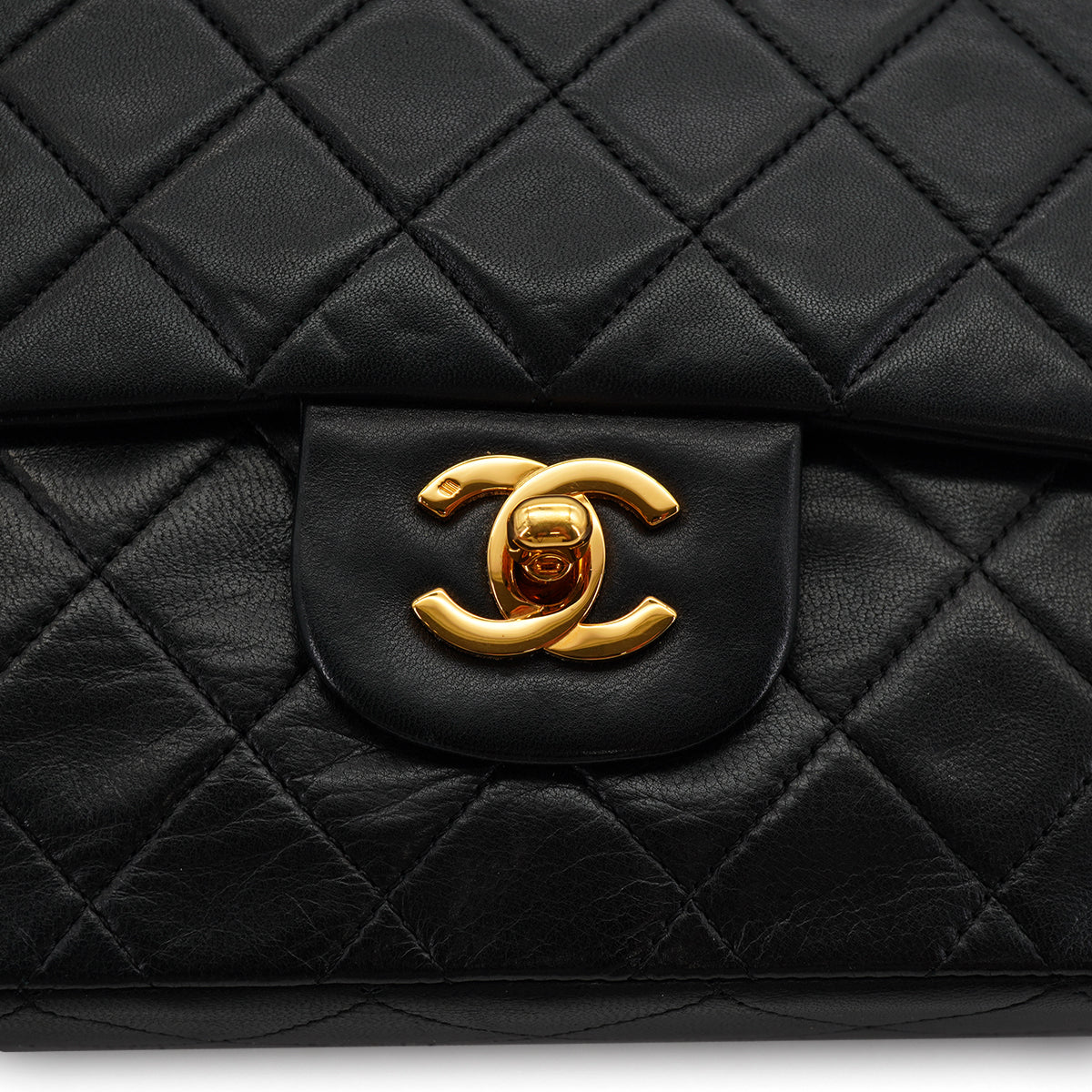 VINTAGE CHANEL CLASSIC FLAP MEDIUM CHAIN SHOULDER BAG BLACK LAMB SKIN GOLD HARDWARE 90333179