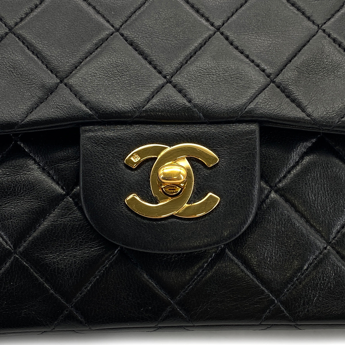 VINTAGE CHANEL CLASSIC FLAP SMALL CHAIN SHOULDER BAG BLACK LAMB SKIN GOLD HARDWARE 90322293