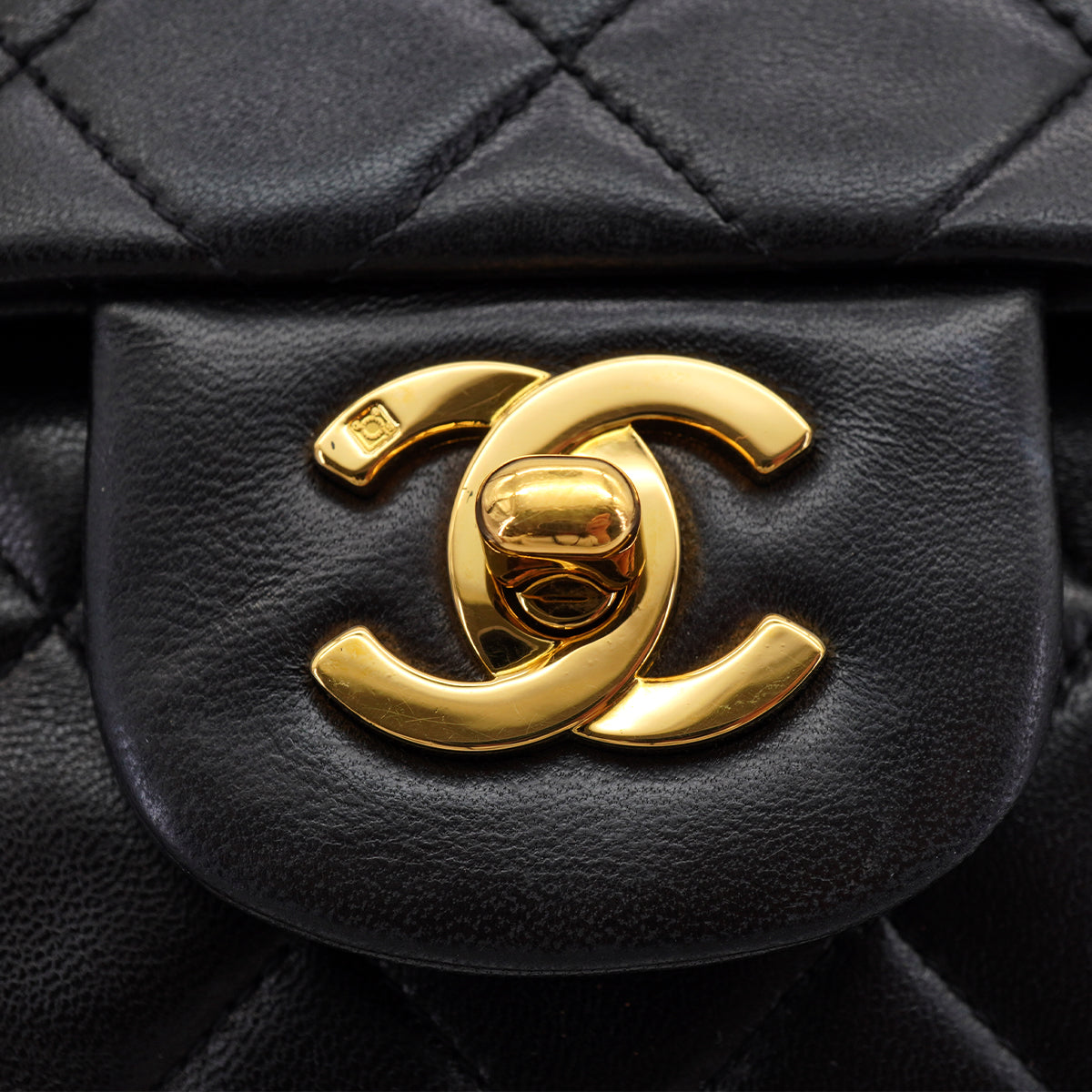 VINTAGE CHANEL CLASSIC FLAP SMALL CHAIN SHOULDER BAG BLACK LAMB SKIN GOLD HARDWARE 90325802