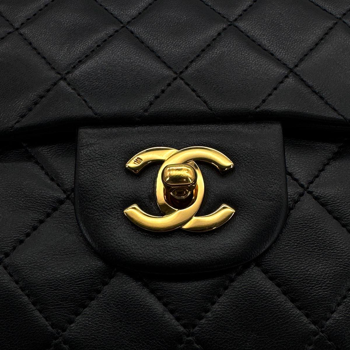VINTAGE CHANEL CLASSIC FLAP SMALL CHAIN SHOULDER BAG BLACK LAMB SKIN GOLD HARDWARE 90324142