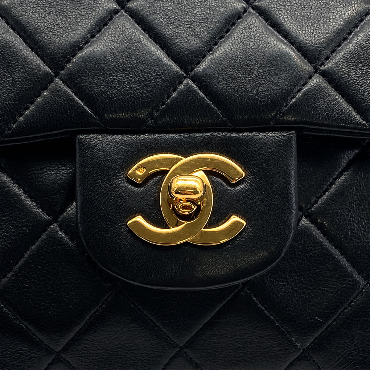 VINTAGE CHANEL CLASSIC FLAP SMALL CHAIN SHOULDER BAG BLACK LAMB SKIN GOLD HARDWARE 90324823