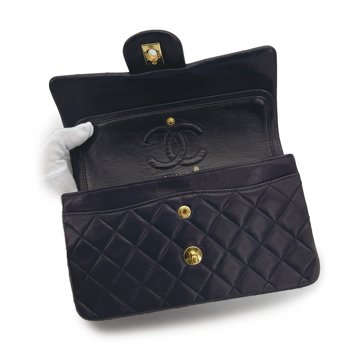 VINTAGE CHANEL CLASSIC FLAP SMALL CHAIN SHOULDER BAG NAVY LAMB SKIN GOLD HARDWARE 90311043