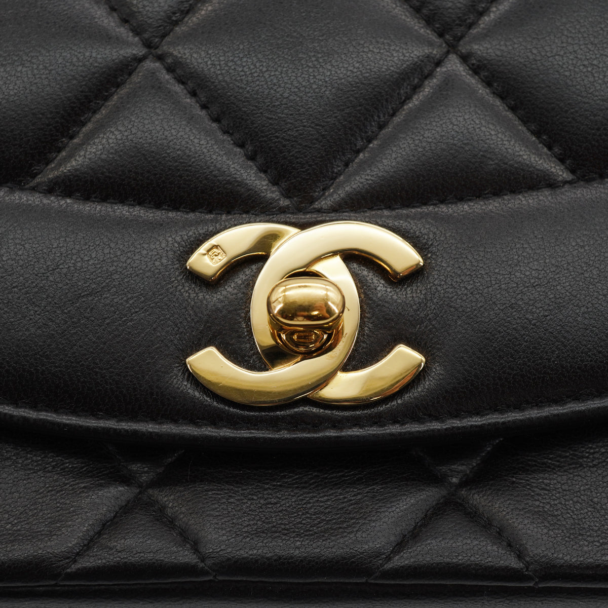 VINTAGE CHANEL DIANA SMALL CHAIN SHOULDER BAG BLACK LAMB SKIN GOLD HARDWARE 90329224