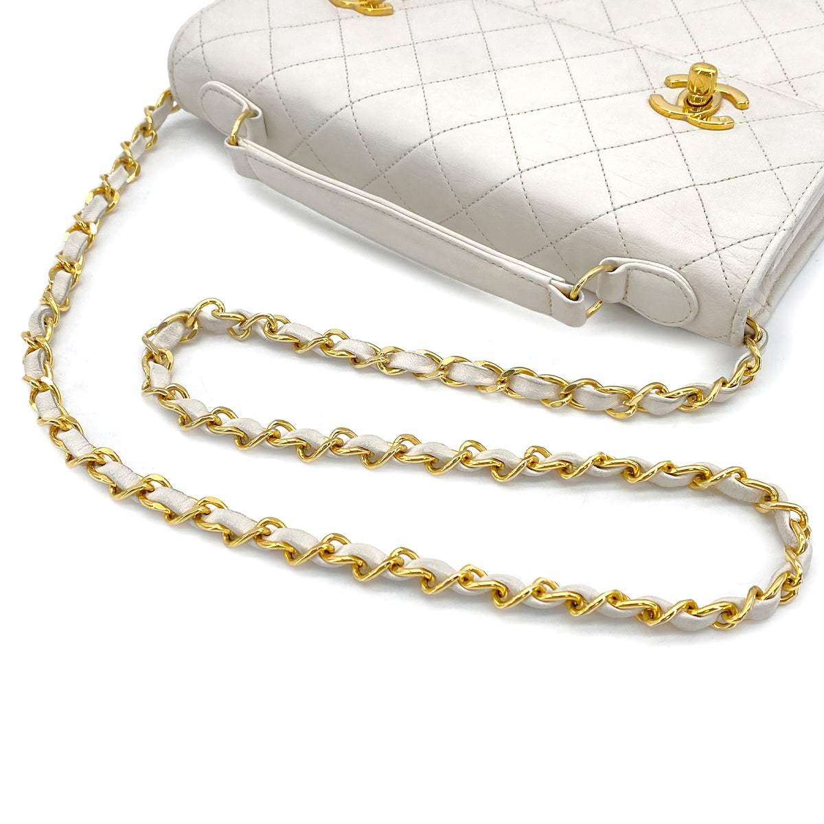 VINTAGE CHANEL DOUBLE TURN LOCK MATELASSE CHAIN SHOULDER HAND BAG WHITE LAMB SKIN GOLD HARDWARE 90325945