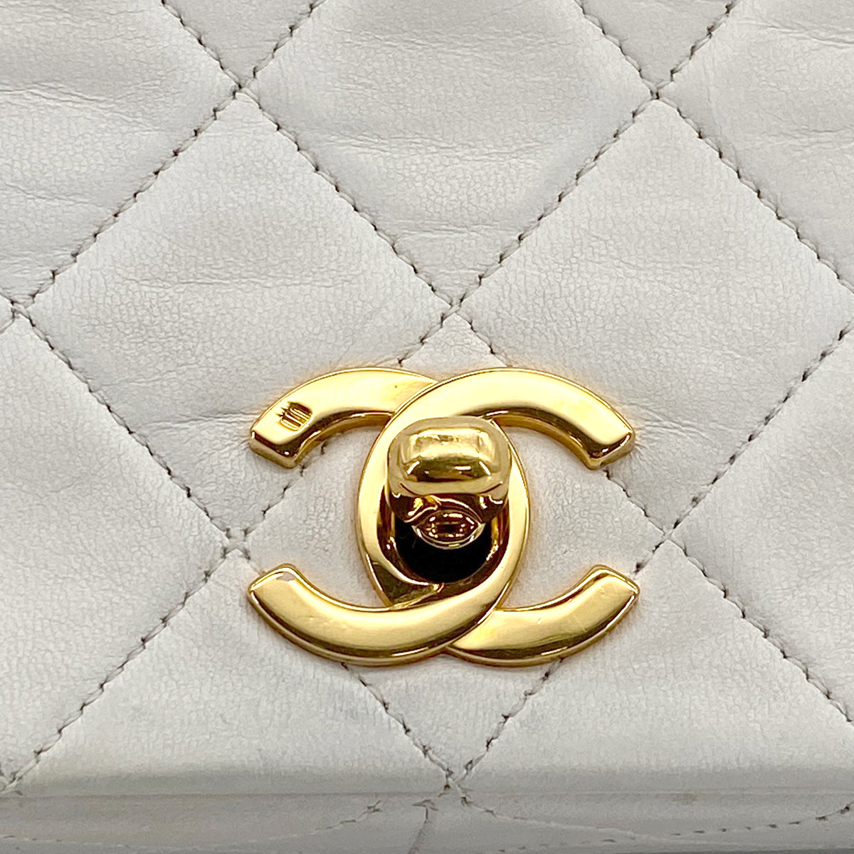 VINTAGE CHANEL FULL FLAP CHAIN SHUOLDER BAG WHITE LAMB SKIN GOLD HARDWARE 90321767
