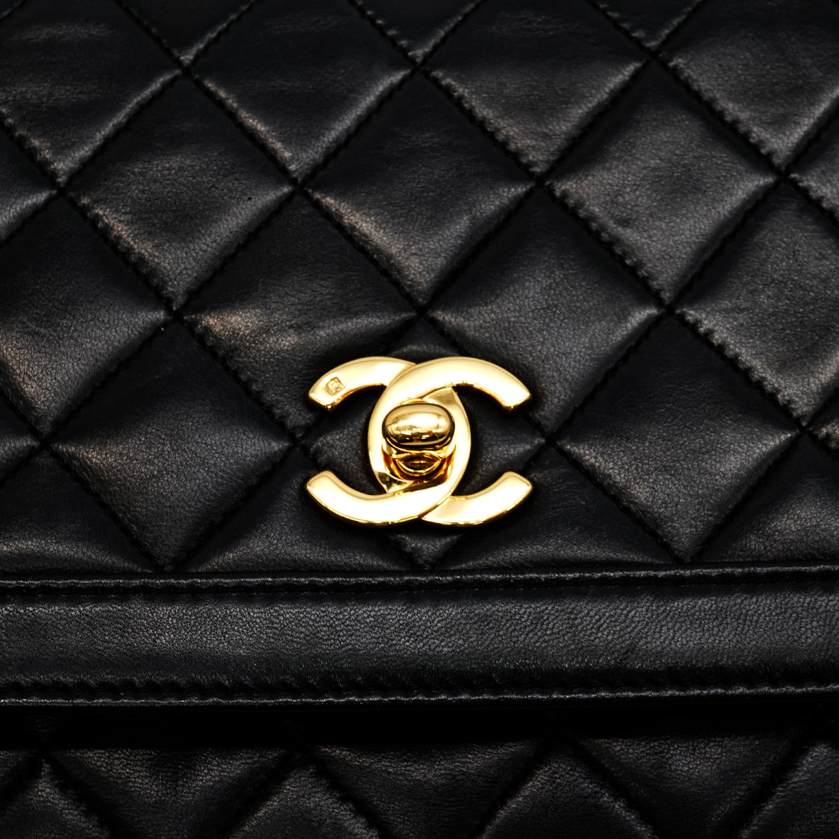 VINTAGE CHANEL MATELASSE CHAIN SHOULDER BAG BLACK LAMB SKIN GOLD HARDWARE 90344379