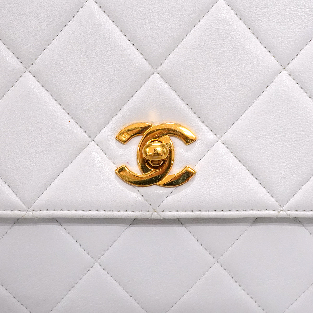 VINTAGE CHANEL MATELASSE CHAIN SHOULDER BAG WHITE LAMB SKIN GOLD HARDWARE 90346872