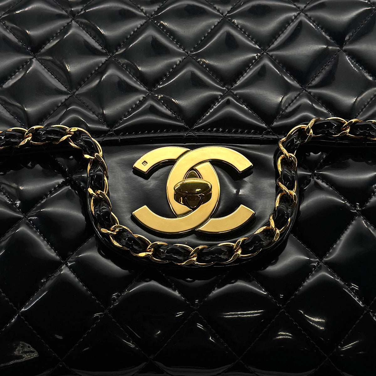 VINTAGE CHANEL MAXI MATELASSE 34 CHAIN SHOULDER BAG BLACK PATENT LEATHER GOLD HARDWARE 90318756
