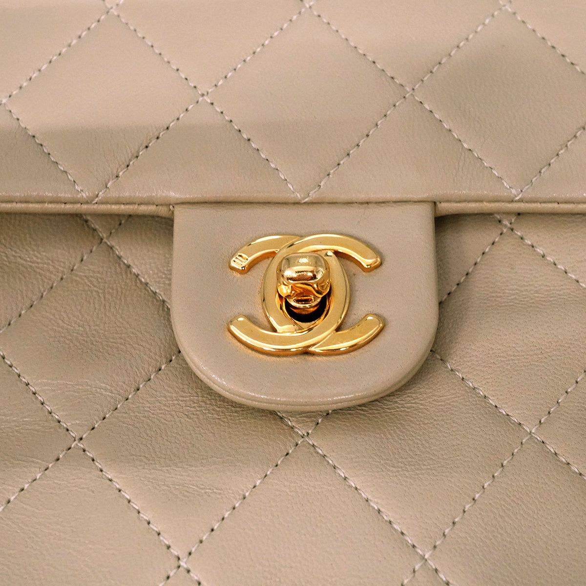 VINTAGE CHANEL MINI MATELLASSE CHAIN SHOULDER BAG BEIGE LAMB SKIN GOLD HARDWARE 90346677