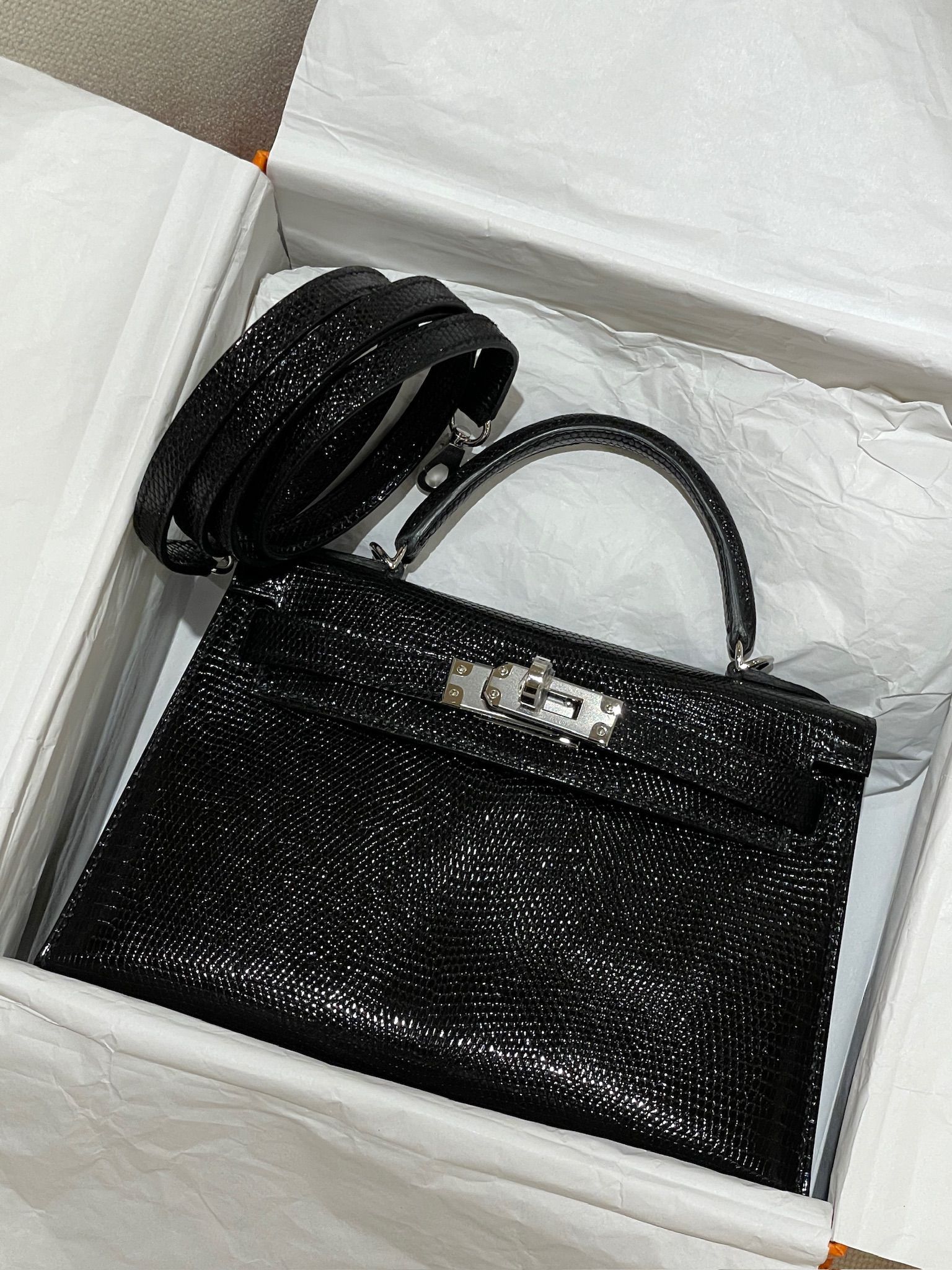 Hermès Kelly 20 Shiny Black Lizard PHW, K Stamp 2025, Full Set ALTC0772