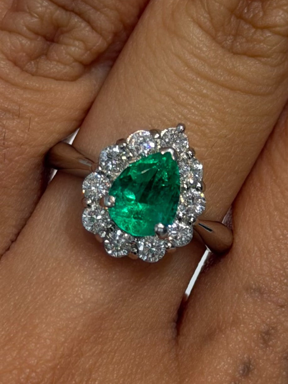 #12 Ring in Pt900 - Emerald 1.28 heart + D0.67 5484 JJC1375