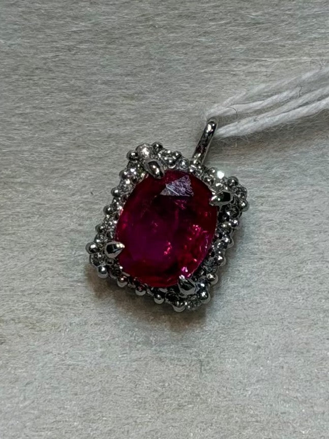- Pendant in Pt900 - Ruby 1.46 + D0.20 (GIA / Thailand) 4981 JJC1338