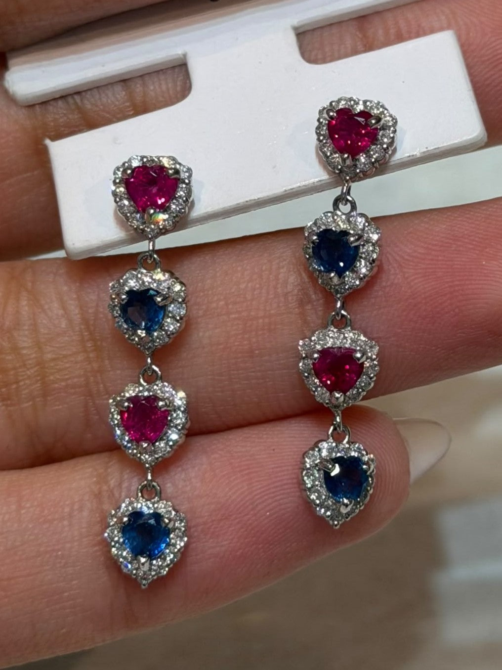 - Earrings in Pt900 - Ruby 0.56/0.55 + Sapphire 0.43/0.46 + D0.30x2 4941 JJC1327