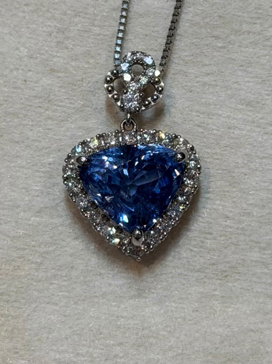 44cm Necklace in Pt900/850 - Cornflower-Blue Sapphire 6.474 + D0.60 (é‘‘ / Sri Lanka) 6230 JJC1359