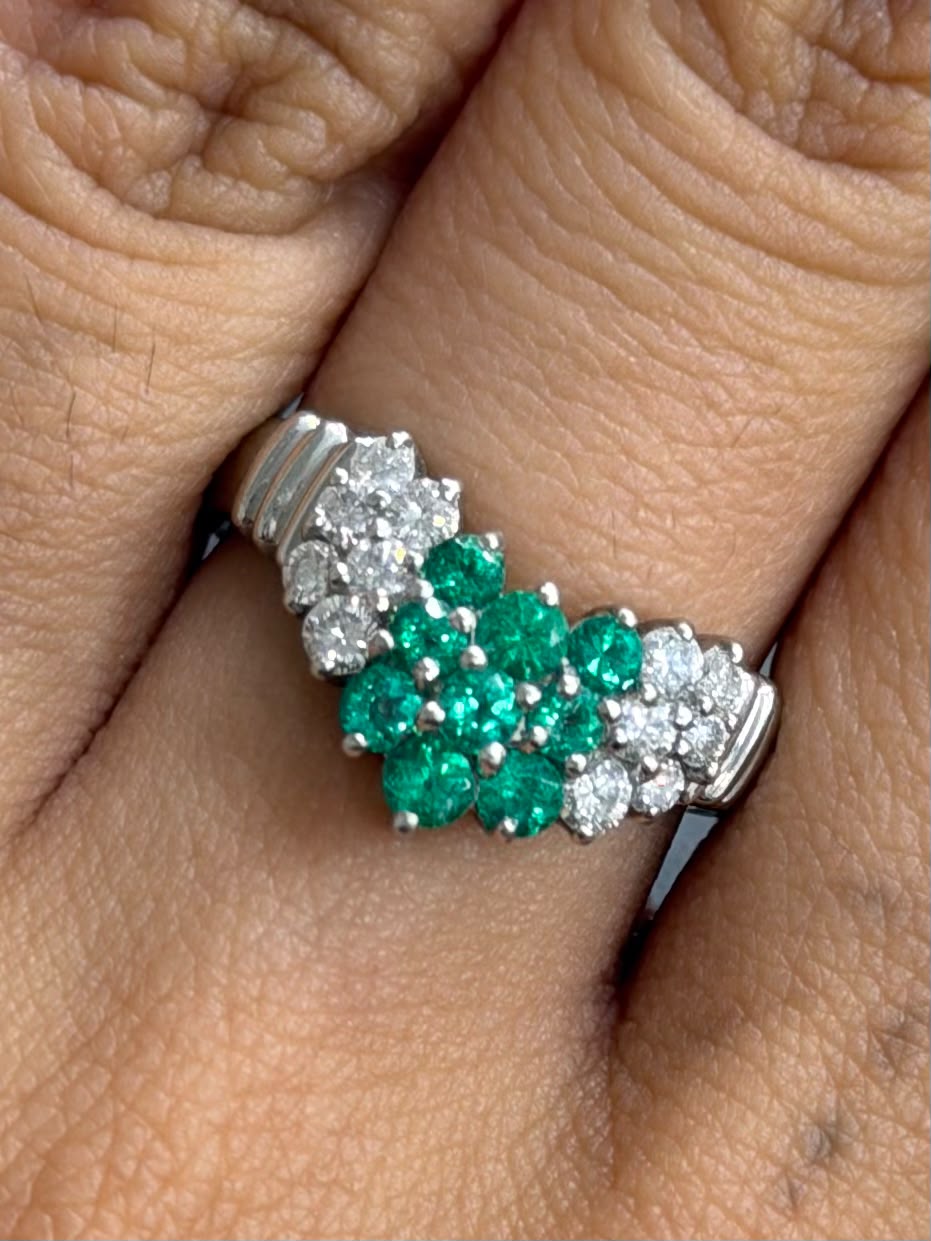 Ring in Pt900 - Emerald cluster + Diamond 2196 JJC1489