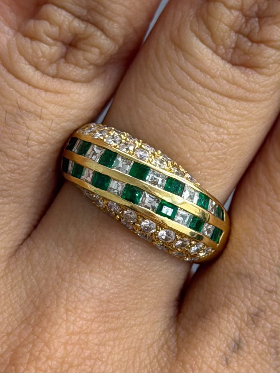 Ring in K18 - Emerald + Diamond 2201 JJC1491