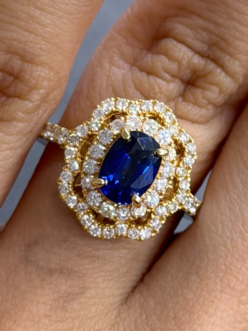 Ring in K18 - Sapphire halo + Diamond 1492 JJC1486