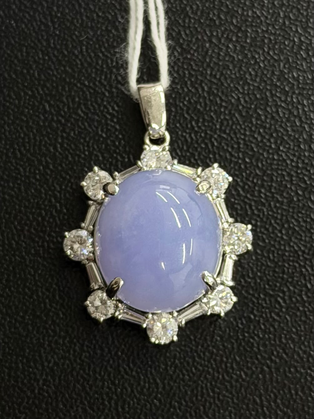 Pendant in Pt900 - Lavender Jade 13.72 + D1.13 2106 JJC1472