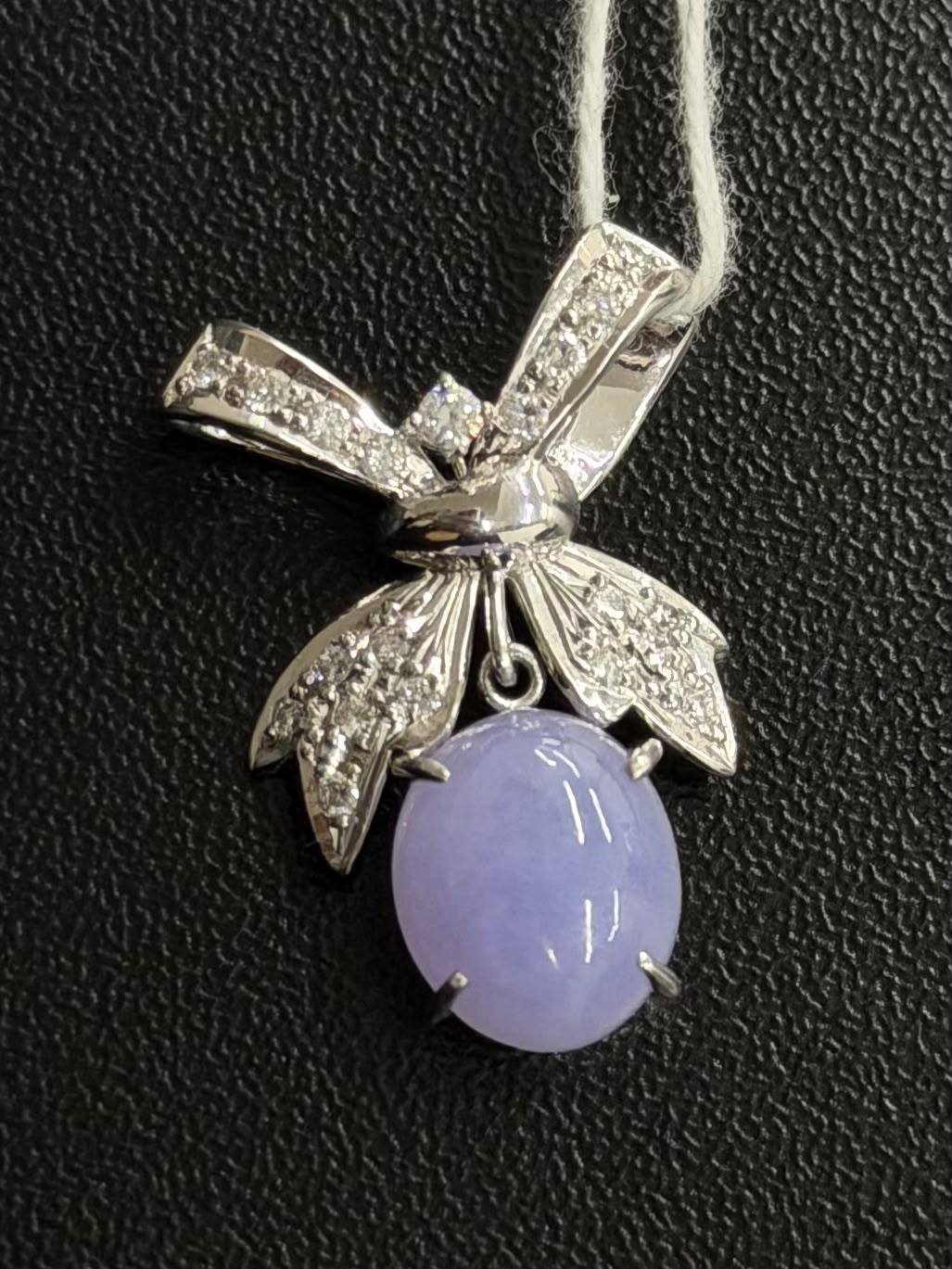 Pendant in Pt900 - Lavender Jade 5.13 + D0.28 2002 JJC1473