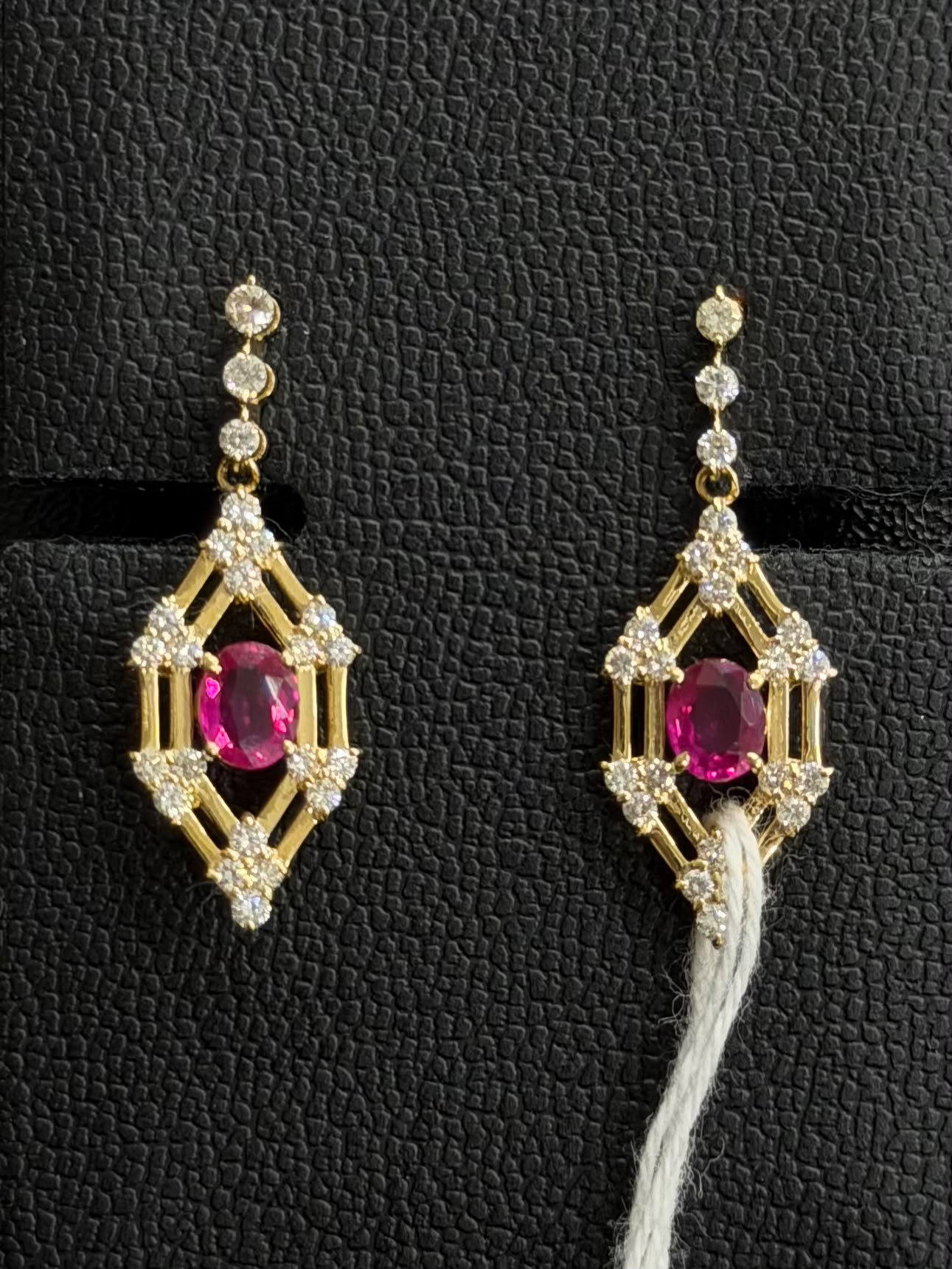 Brooch in K18 - Ruby + Diamond crown 2064 JJC1515