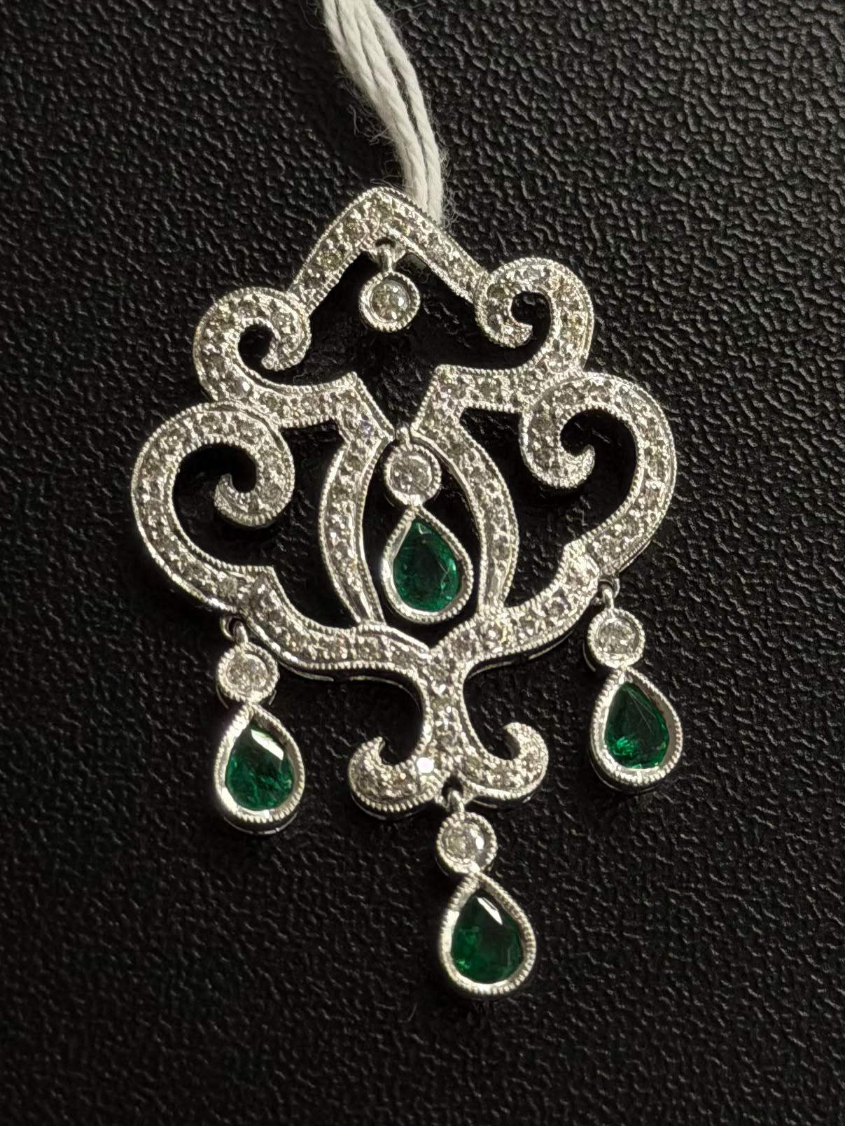 Brooch in 750 - Emerald 0.55 + D0.41 crown 2020 JJC1507