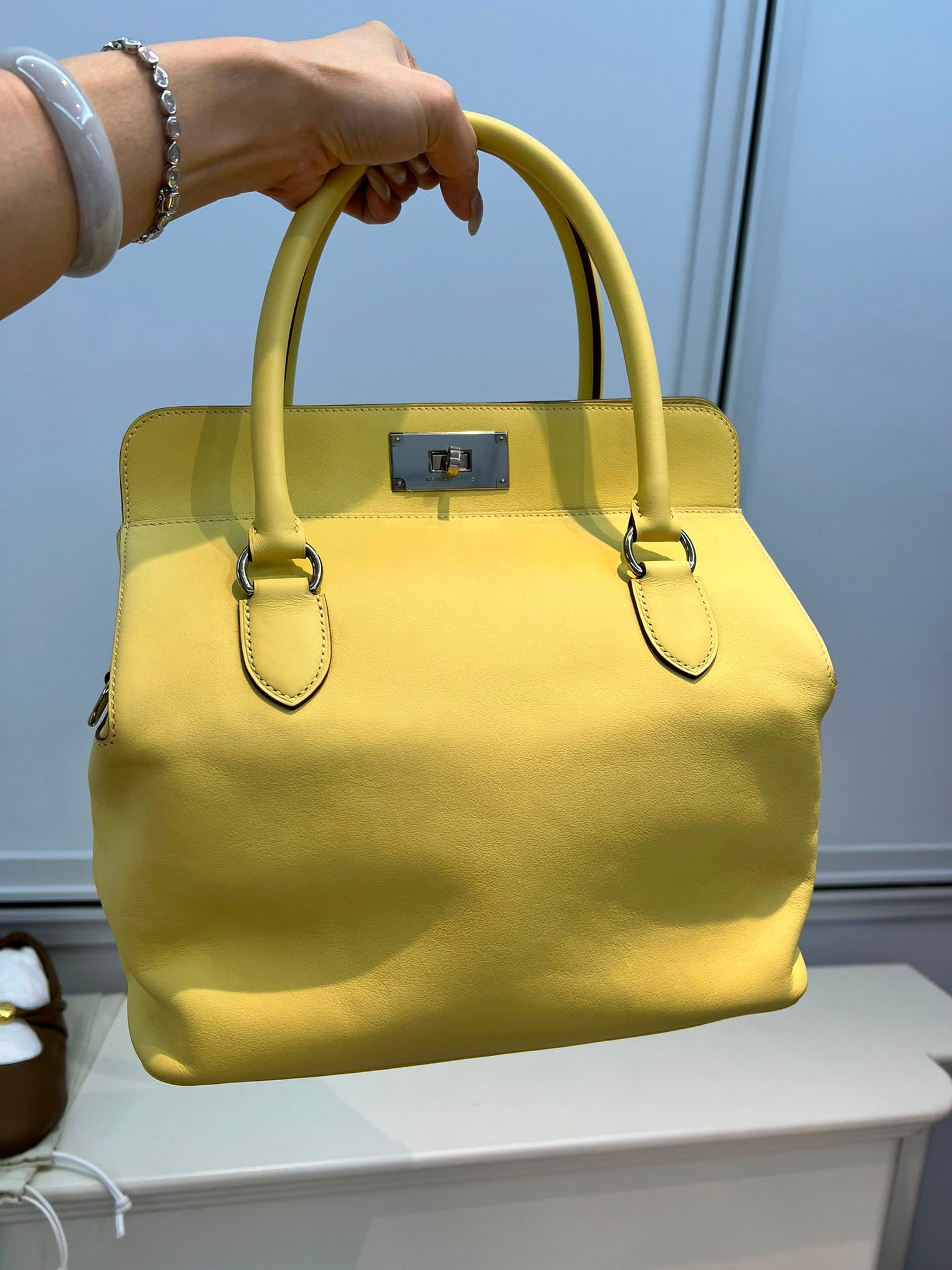 Hermes Toolbox 26 Jaune Poussin Swift PHW
Full Set, No Receipt SYCMM129