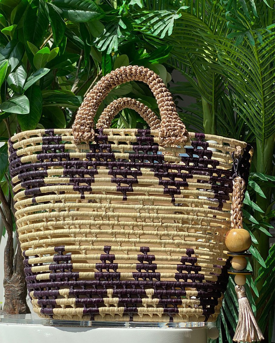 ZigZag Maxi Straw Bag with Braided Silk Handle Details Preto