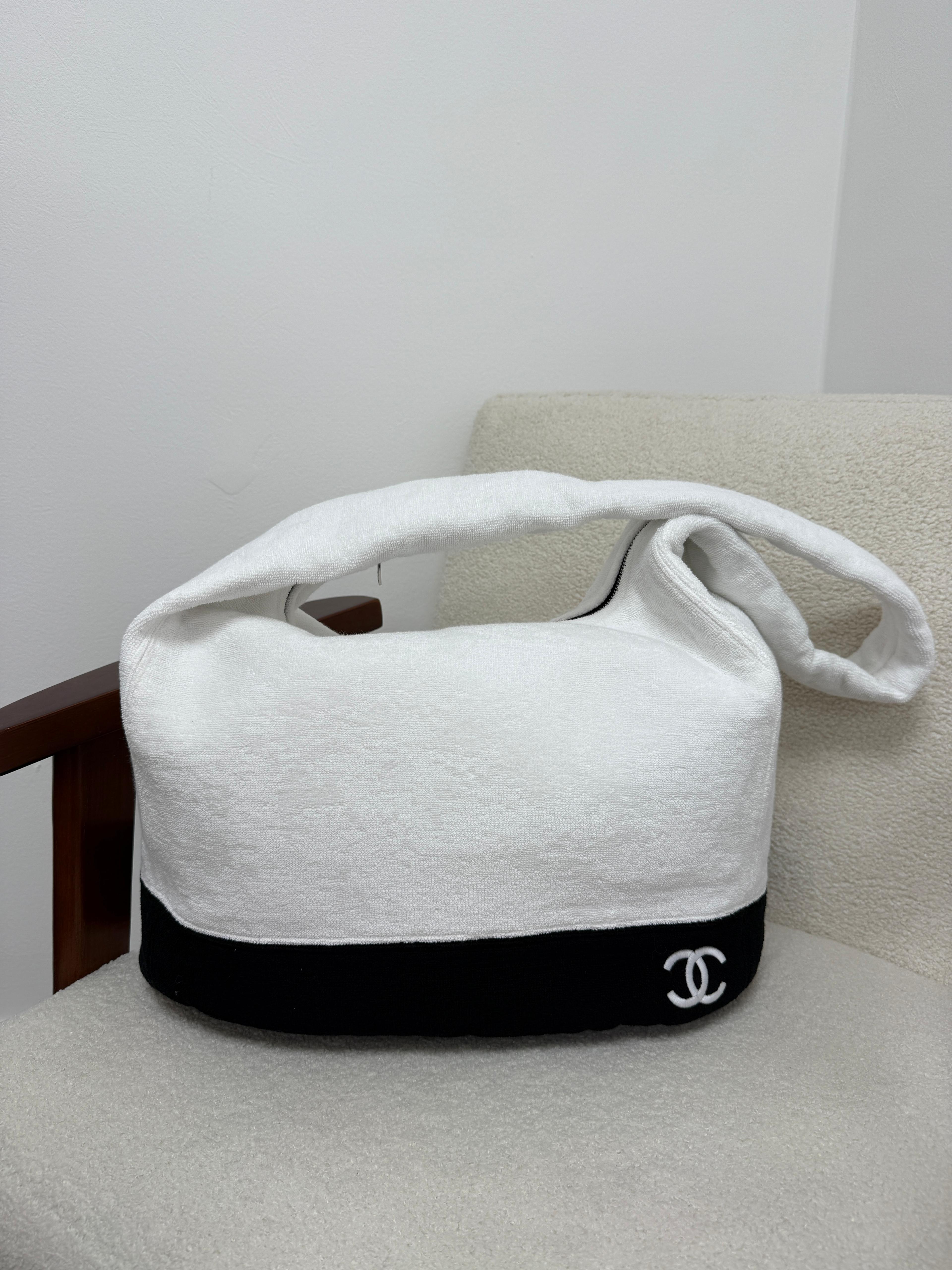 Aureon Group Limited *LONDON LOCATED* CHANEL 26 BEACHWEAR SET WHITE & BLACK Cotton