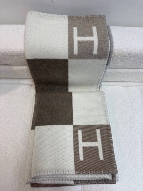 Hermès Avalon Blanket - Ecru Taupe H Logo