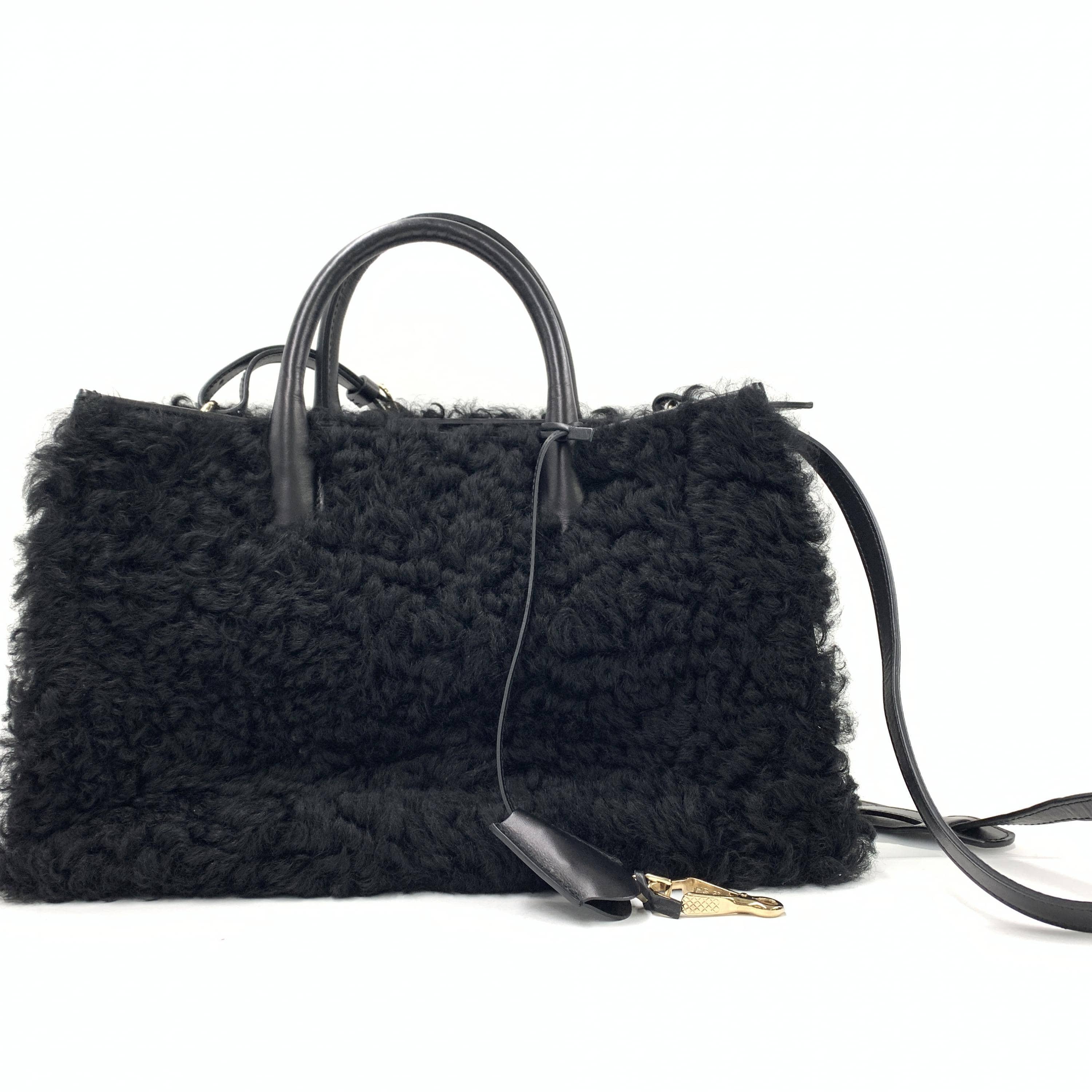 Balenciaga Balenciaga Black shearling handbag with leather accents C285567