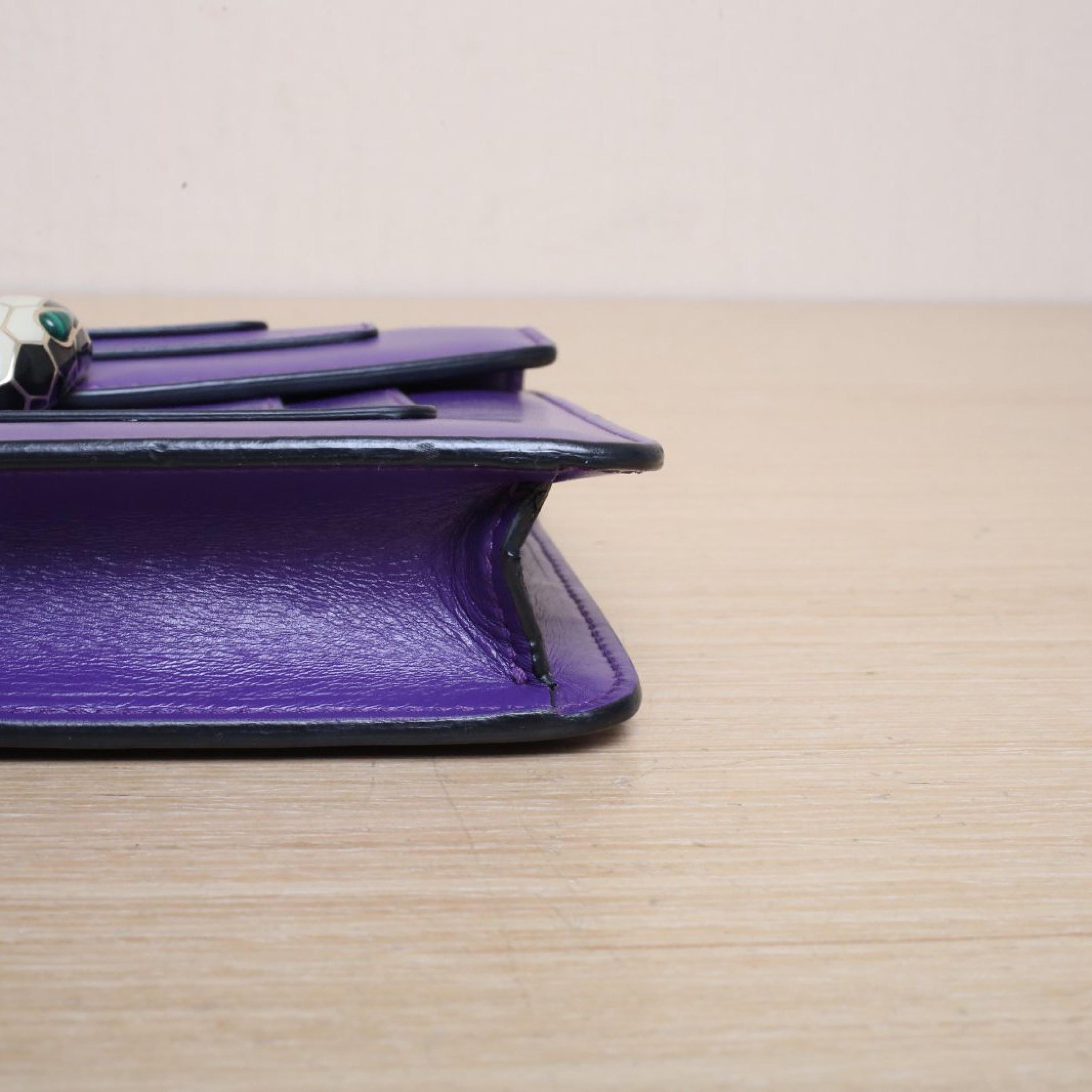 Bulgari Bulgari Serpenti Forever Organ Snake Head Bag Small No Handle 19 Purple Leather C
Original dust bag, mirror, instruction manual, raincoat ALC3182