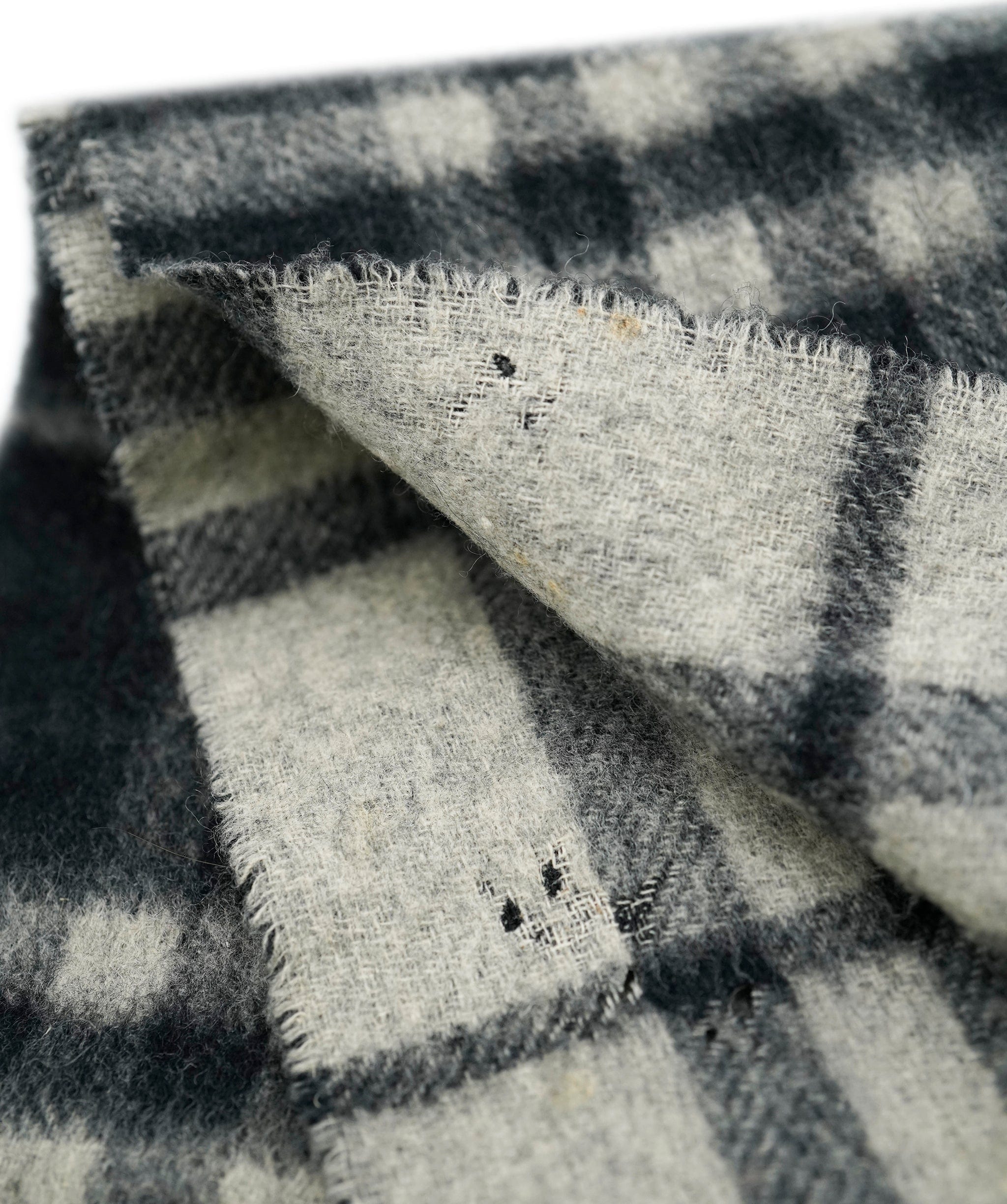 Burberry Burberry Vintage Black & Beige Wool Check Scarf ABC1039