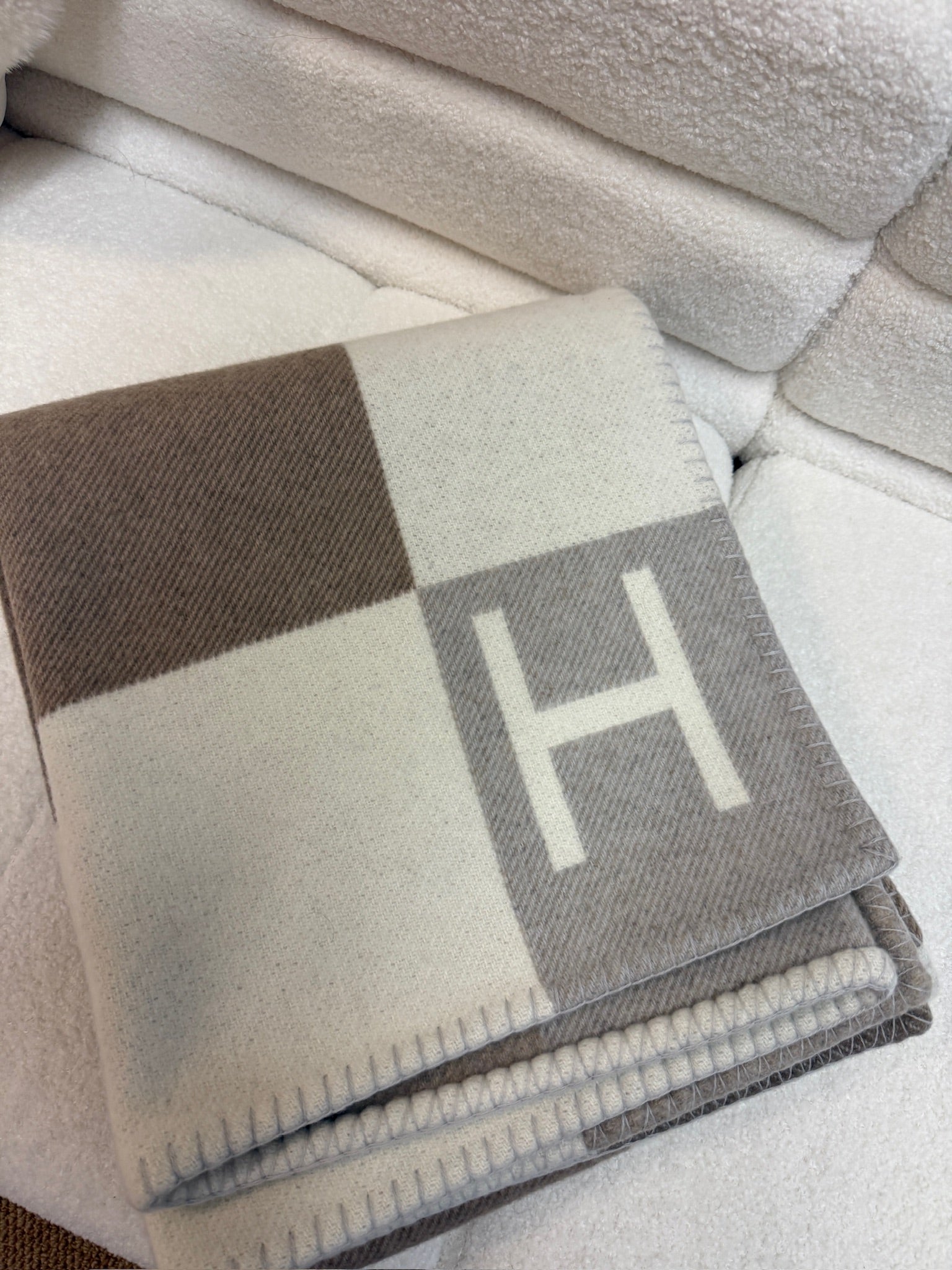 Hermès Avalon Blanket - Ecru Taupe H Logo