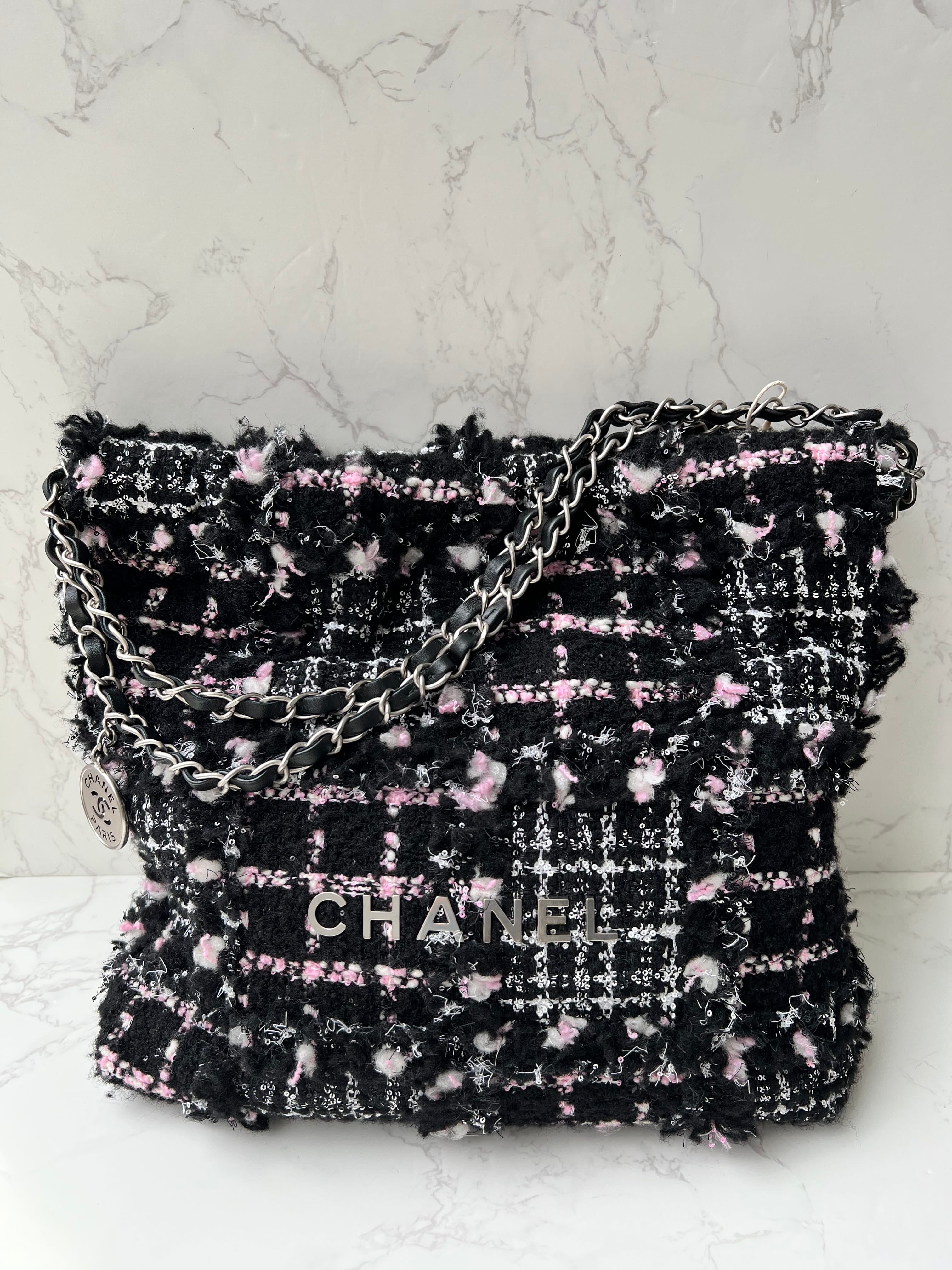 Chanel Chanel 22 Tweed Tote Small Black/Pink SHW 2023
Microchipped and Dustbag SYCF2803EC