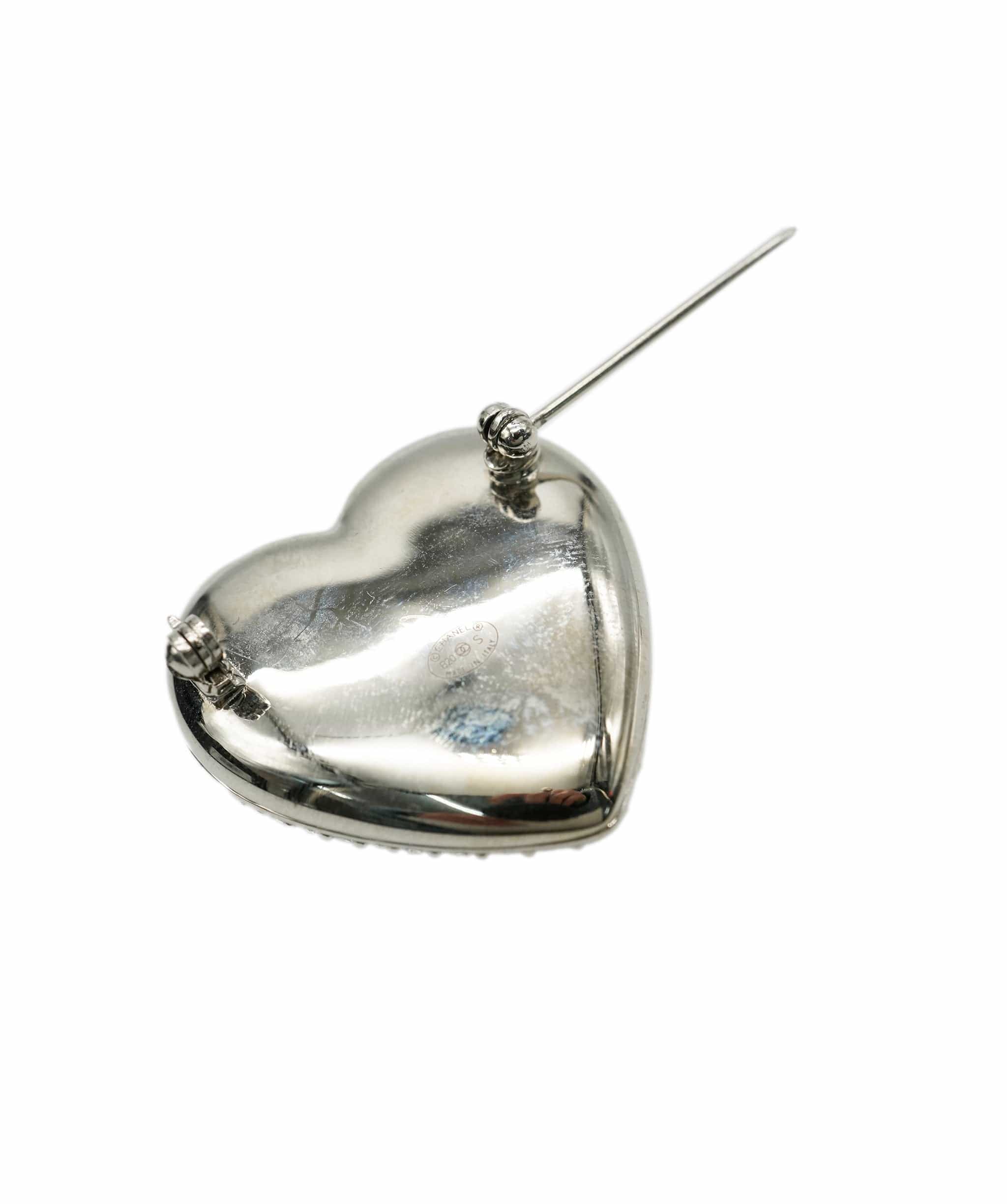 Chanel Chanel Big Heart Rhinestone CC Brooch AVC1936
