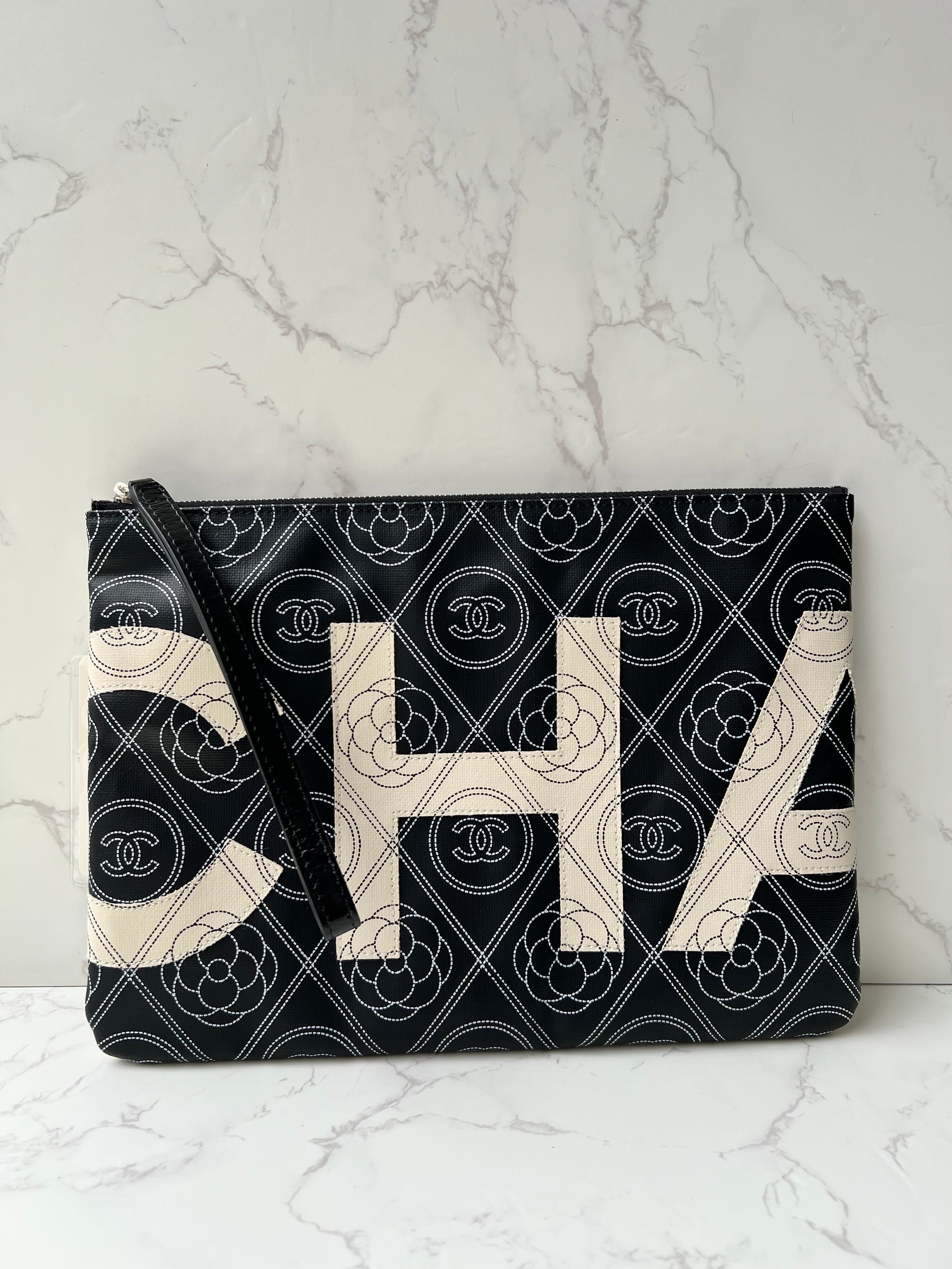 Chanel Chanel Camillia O Case Medium Quilted Canvas Black/Cream PHW #25
Comes with Dustbag SYCE2804IL