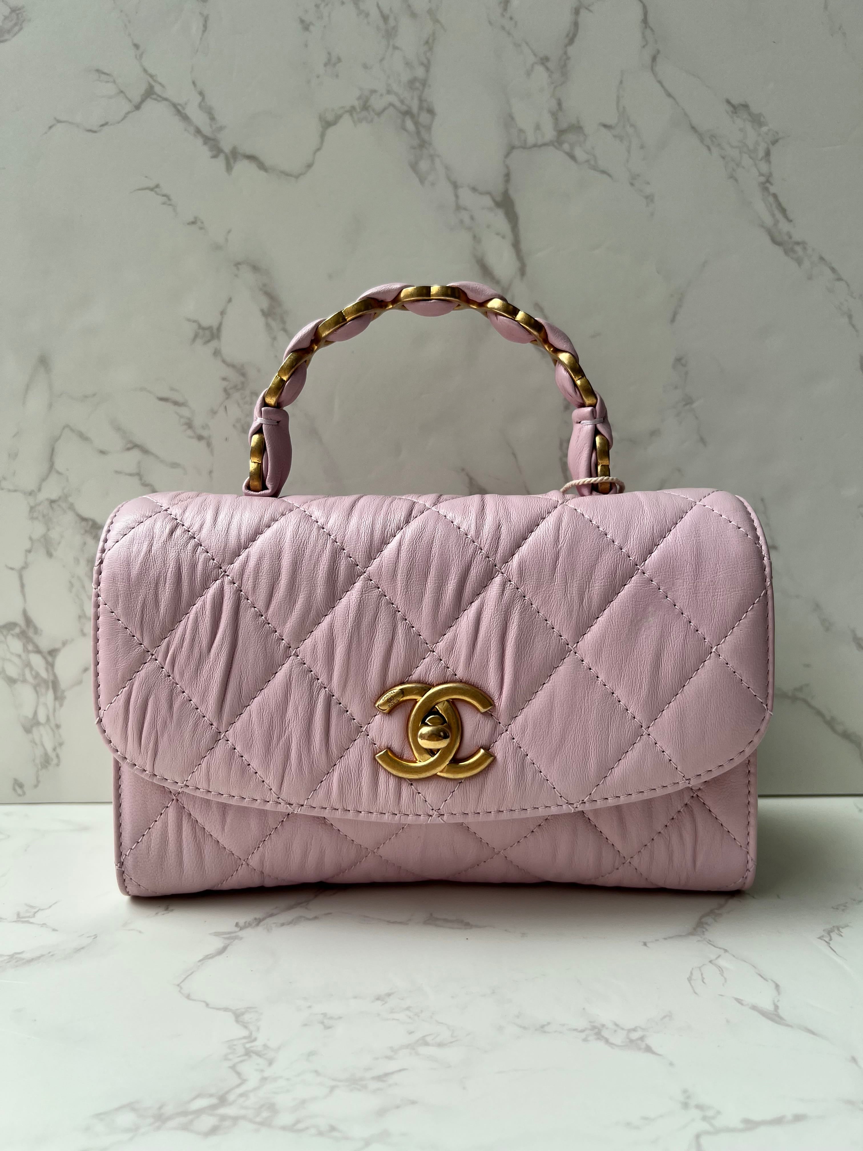 Chanel Chanel CC Handle Light Baby Pink Crinkled Lambskin Flap Matte GHW #31
Comes with Dustbag and Authenticity Card SYCF1301FL
