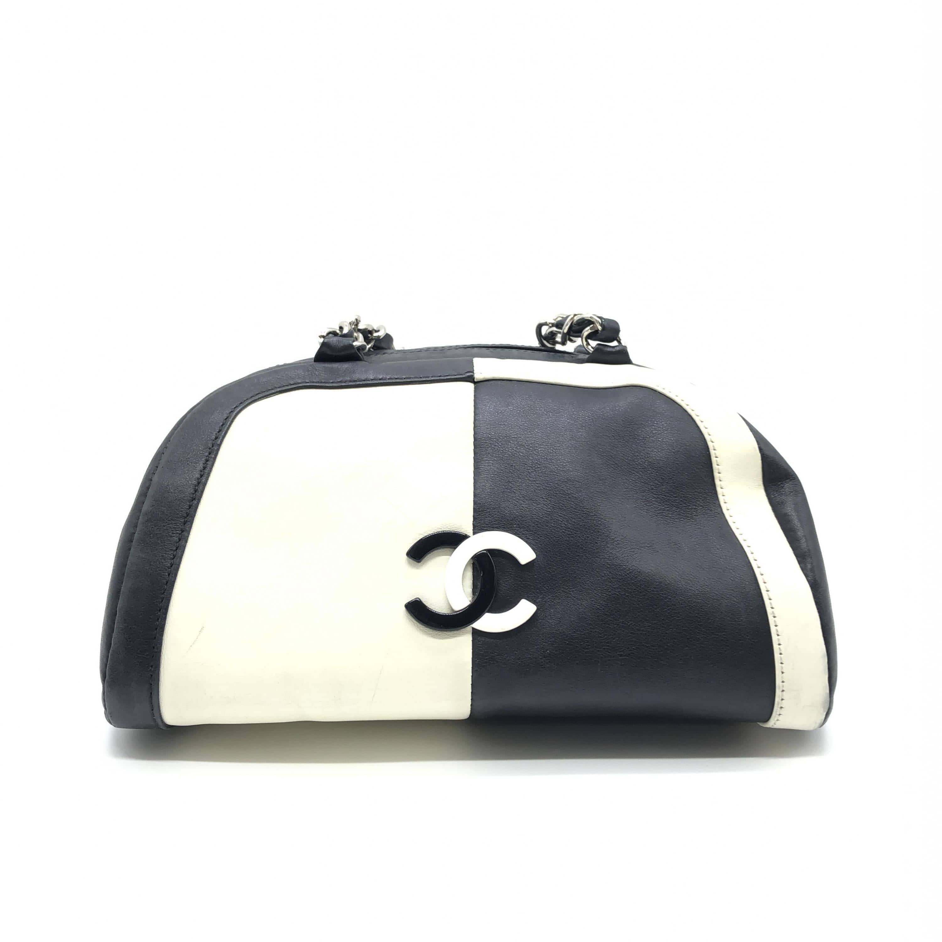 Chanel Chanel Coco Mark Bicolor Leather Chain Handbag C300820