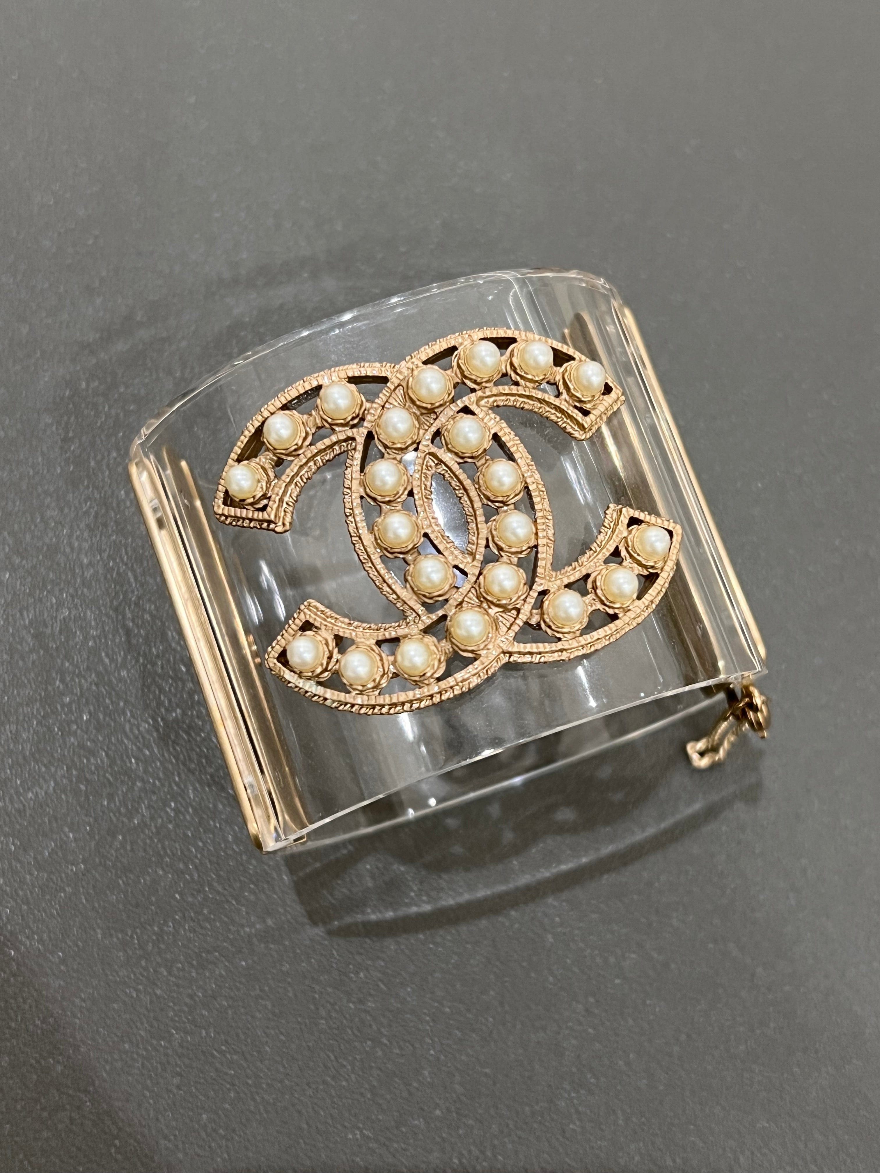 Chanel Chanel cocomark cuff vinyl GHW A14S SKCX4066